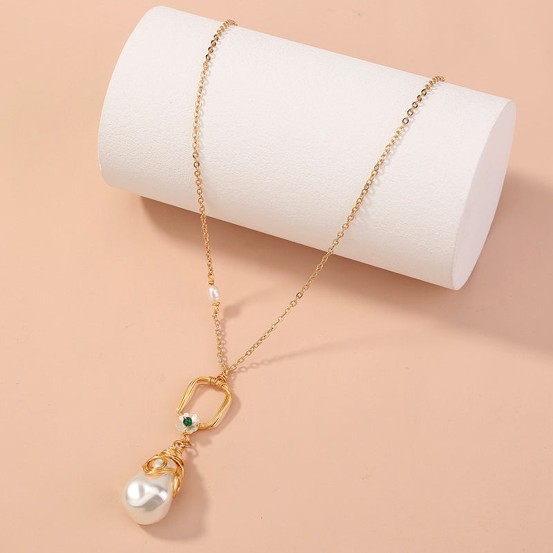 Collier pendentif avec boucles d'oreilles